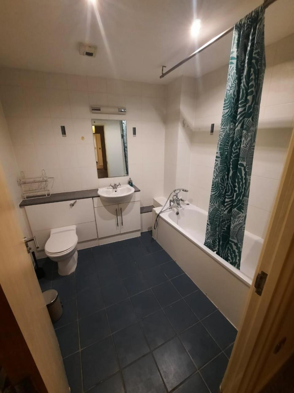 Room In Cardiff City Center - Swiftstay Exteriér fotografie